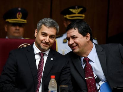 El vicepresidente de Paraguay, Hugo Velázquez (derecha), fotografiado en 2018 junto al presidente, Mario Abdo.