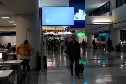 Pantalla azul en el aeropuerto de Newark (Nueva Jersey, EE UU).