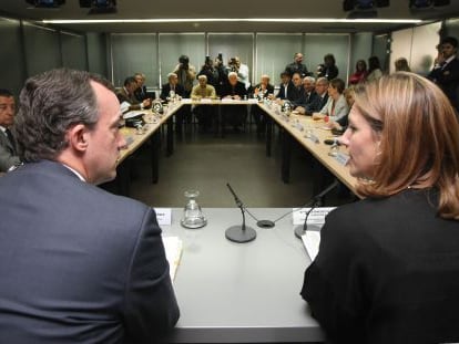 El secretario de Estado de Seguridad y la Delegada del Gobierno en la reuni&oacute;n de este jueves con agricultores y fuerzas de seguridad.