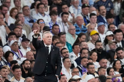 O técnico do Real Madrid, Carlo Ancelotti, durante a partida.