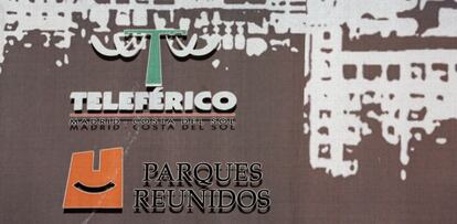 Logotipo de Parques Reunidos en el Teleférico de Madrid.