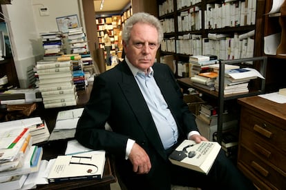 El historiador Joaquín Romero Maura, en un librería de Madrid en abril de 2007.