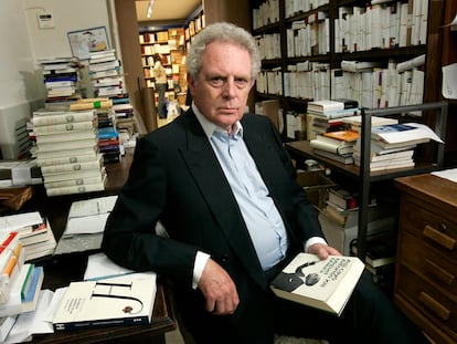 El historiador Joaquín Romero Maura, en un librería de Madrid en abril de 2007.