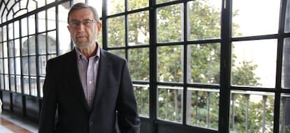Manuel Gracia, en el Parlamento antes de la reunión con los grupos.