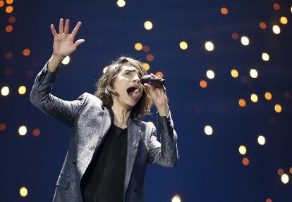 El cantante australiano Isaiah durante los ensayos.