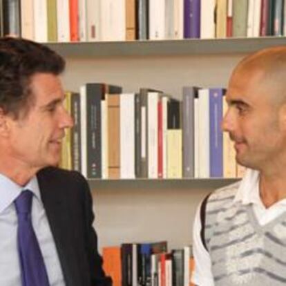 Jaume Guardiola, consejero delegado de Banco Sabadell, y Josep Guardiola, entrenador del Barça