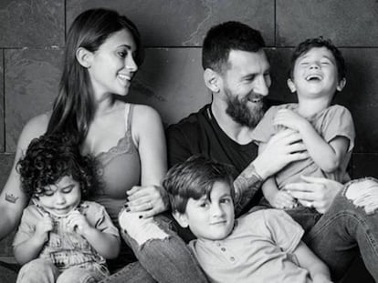 Leo Messi, con su esposa y sus tres hijos.