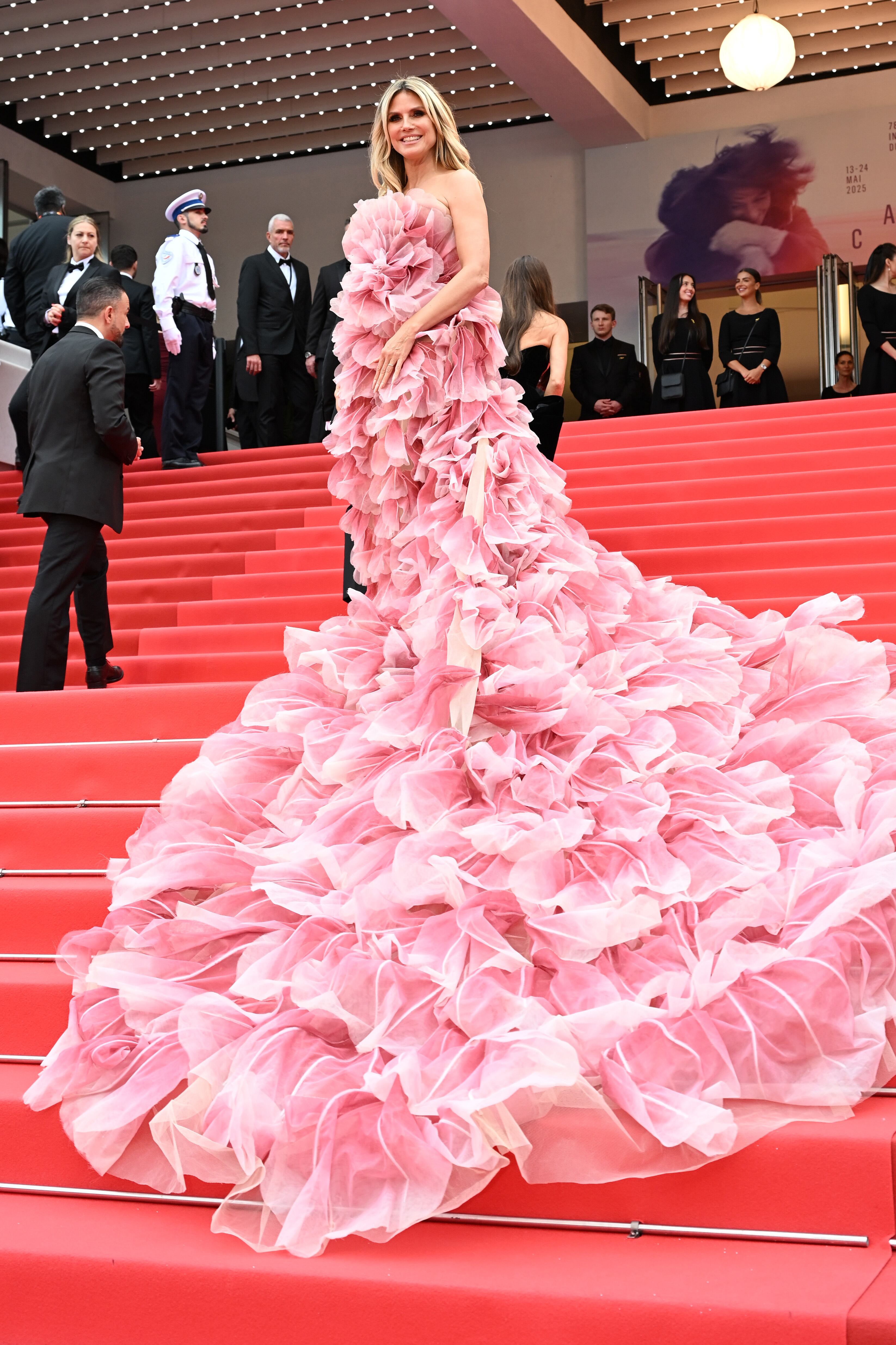La alfombra roja de Cannes desoye las recomendaciones del festival