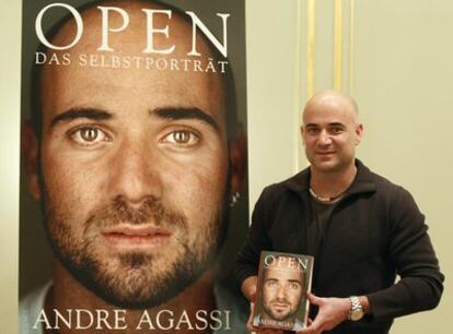 Agassi, con su libro.