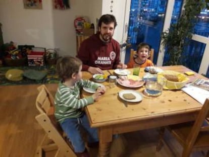 Pablo Torija and his kids in Vienna.