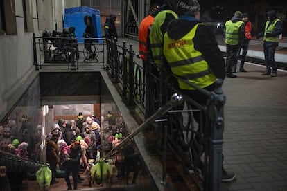 Refugio en la estacin de metro en Lviv, Ucrania. 2022