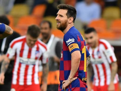 Messi se lamenta tras la derrota ante el Atlético.