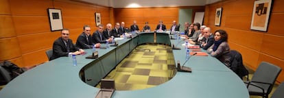 Reunión de la mesa de Diálogo Social, que reúne a patronal, sindicatos y Gobierno vasco, celebrada en Vitoria en 2014.