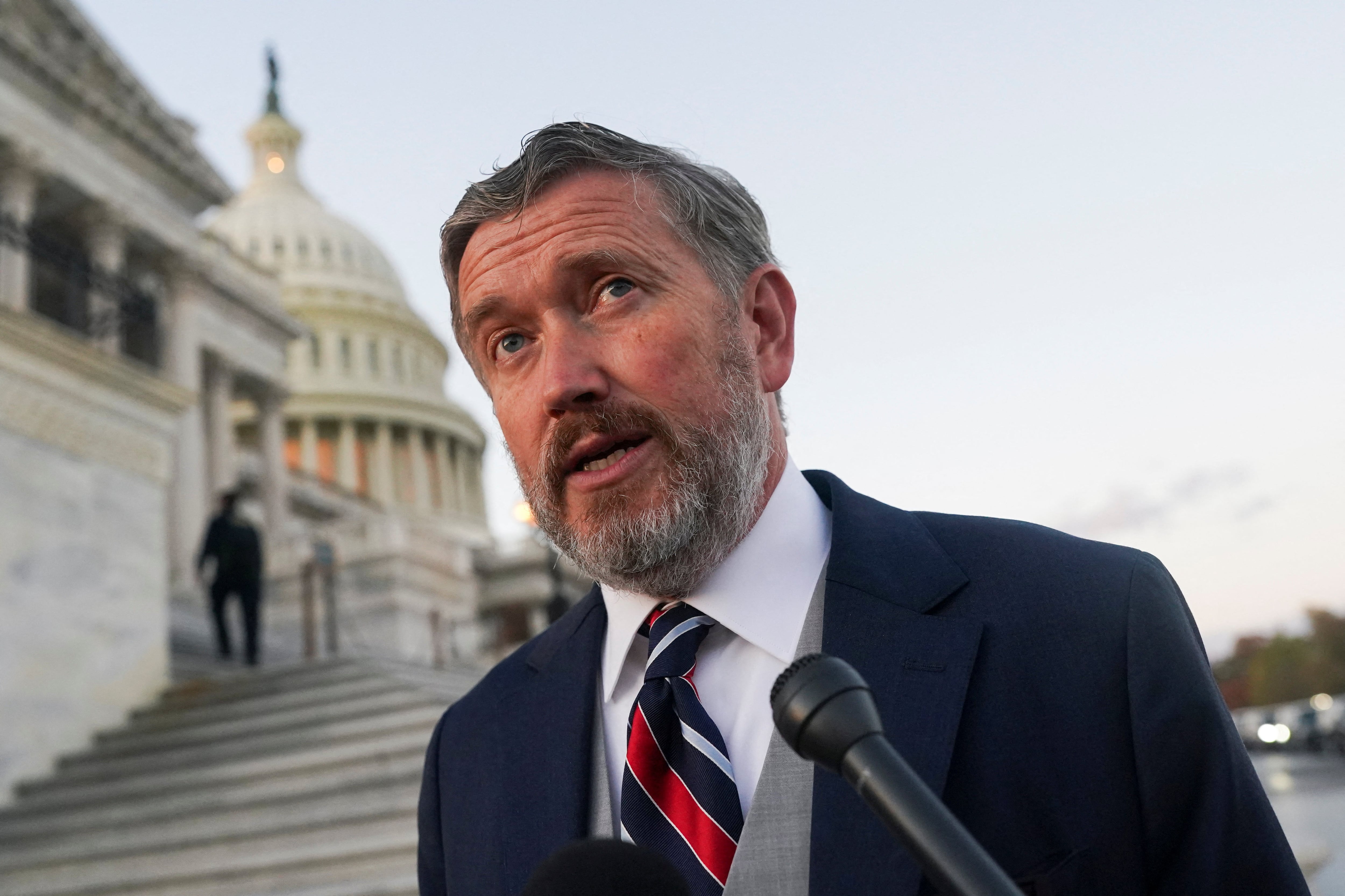 Trump impone su ley en Kentucky: su candidato gana al rebelde Thomas Massie en las primarias más caras de la historia