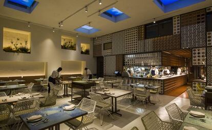 En tercer puesto ha quedado el restaurante Disfrutar, en Barcelona. En la imagen, la sala y la cocina del local.