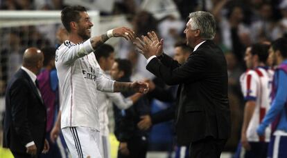 Ancelotti celebra con Sergio Ramos la victoria
