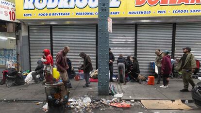 Ambiente en las calles de Kensington (Filadelfia), zona cero de la crisis de fentanilo en Estados Unidos.
