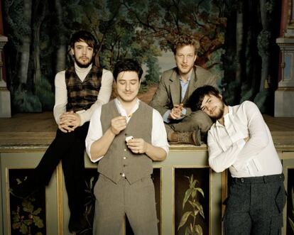 El grupo Mumford & Sons, en una imagen de promoción.