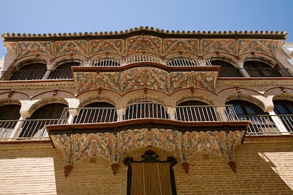 La fachada de la Casa del Gremio de la Seda, en Écija.