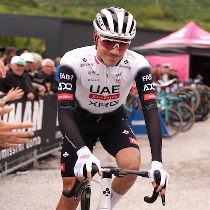 Ayuso Pesquera Juan of Uae Team Emirates Xrg during the stage 7 of the Giro dItalia from Castel di Sangro to Tagliacozzo, Italy - Friday, May 16, 2025. Sport - cycling. (Photo by Massimo Paolone/LaPresse)