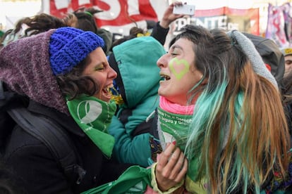 Miles de mujeres celebraron el pasado 15 de junio un sí del Congreso al derecho sobre sus propios cuerpos en Argentina.