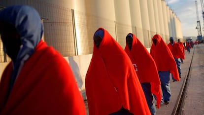 Inmigrantes en el puerto de Málaga