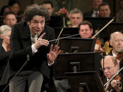 Gustavo Dudamel, dirigiendo a la Filarm&oacute;nica de Viena en el Concierto de A&ntilde;o Nuevo.