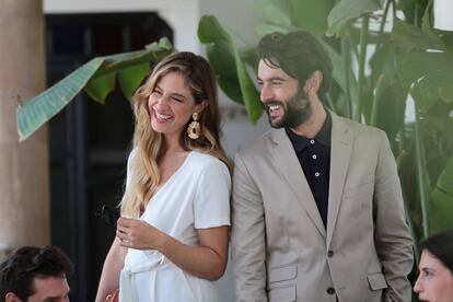 Martina Klein y Javier Rey protagonizan la nueva campaña de Cortefiel.