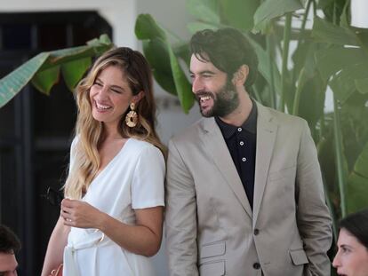 Martina Klein y Javier Rey protagonizan la nueva campaña de Cortefiel.