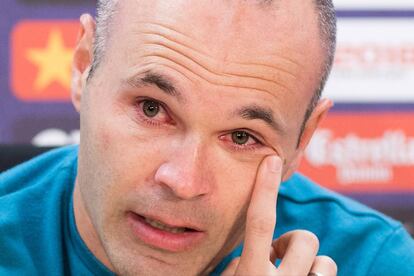 Iniesta, durante la rueda de prensa de despedida.