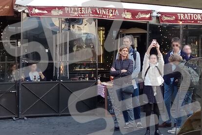 Los Urdangarin de Borbón, en el Campo de' Fiori.