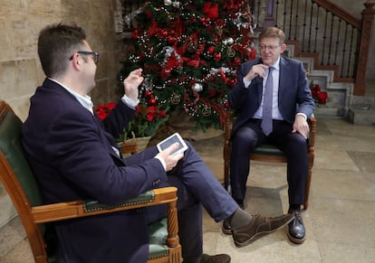 El presidente de la Generalitat valenciana, Ximo Puig, durante la entrevista..