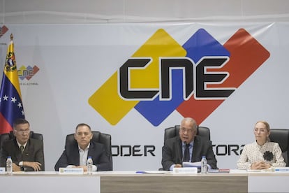 Miembros del Consejo Nacional (CNE) durante una rueda de prensa el pasado mayo en Caracas tras anular la invitación de la Unión Europea para el envío de una misión de observación en las presidenciales del 28 de julio.