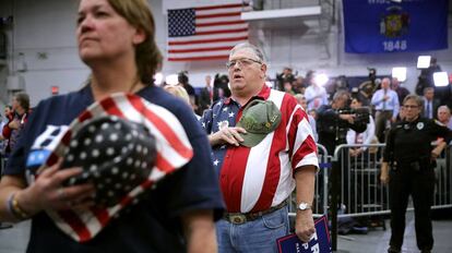 Seguidores de Trump en un m&iacute;tin en Wisconsin.