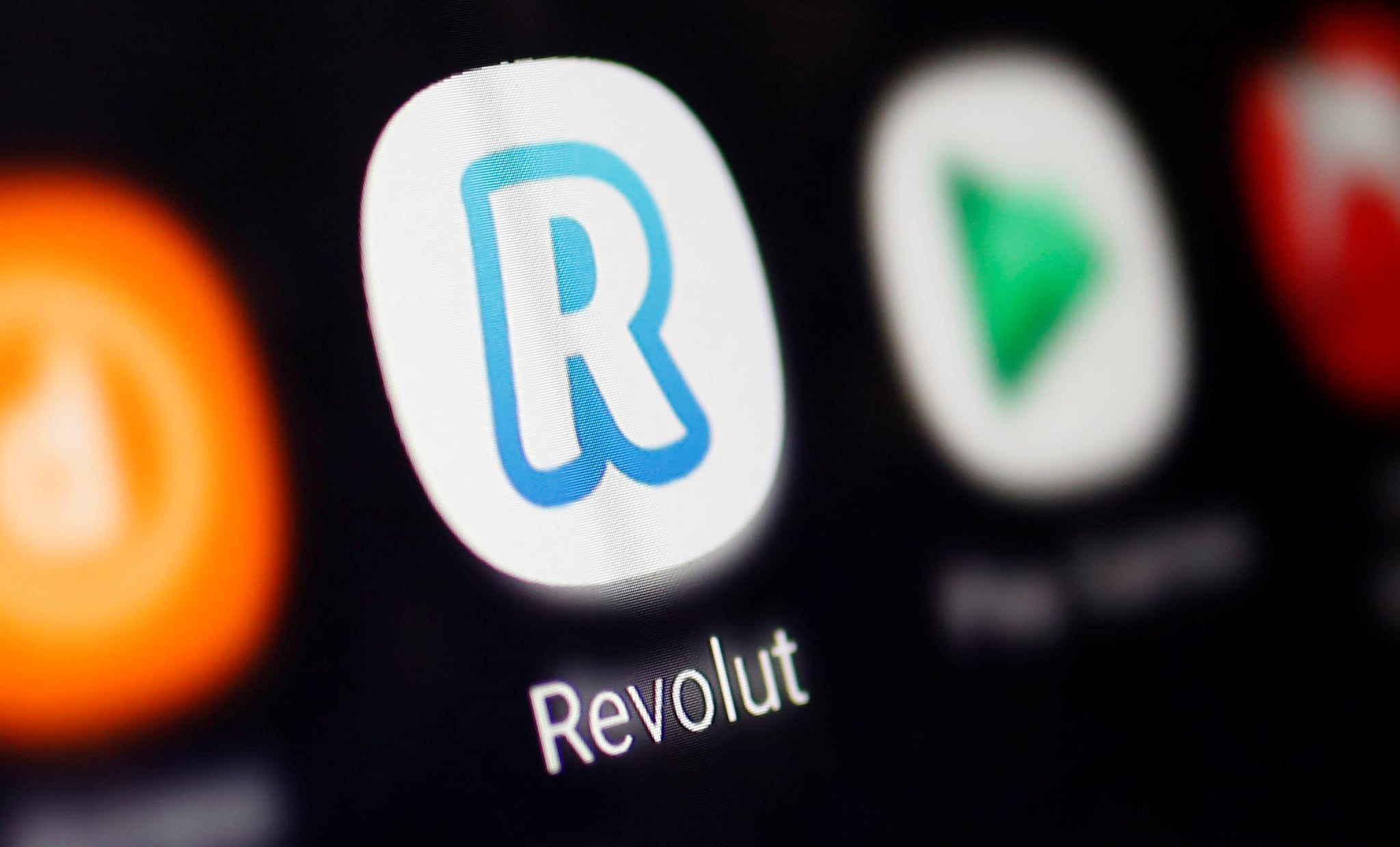 Revolut montará su propia red de salas VIP en aeropuertos