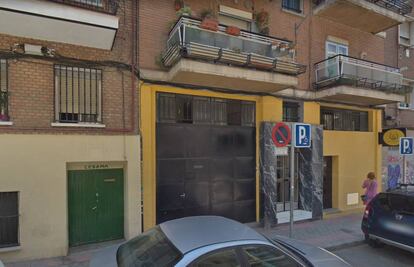 Fachada del número 12 de la calle de Salvador Alonso, en Carabanchel.