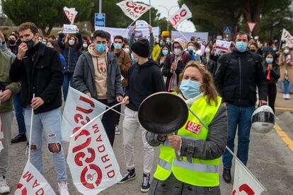 Concentración frente a la Universidad Europea de Madrid para protestar por el ERE, en enero.