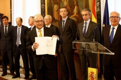 Montoro recibe el informe de los expertos el viernes.