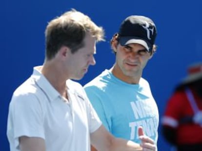 Federer entrenando junto a Edberg.