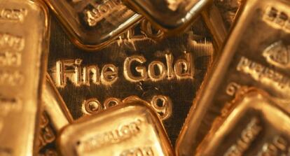 Lingotes de 100 gramos de oro en una central en Londres.