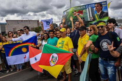 Seguidores chegam à Esplanada dos Ministérios às vésperas da posse de Bolsonaro, um dia antes do evento. Entre 250.000 e 500.000 são esperadas.