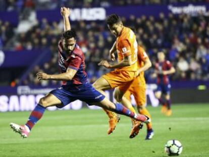 Un gol de Boateng en el minuto 93 certifica el descenso del equipo andaluz y acerca la salvación de los granota