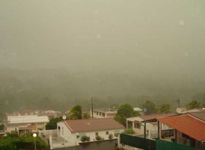 Así se veía ayer Fort de France, en Martinica, tras el paso del Dean.