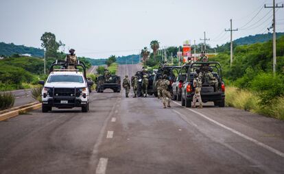 Elementos del Ejército Mexicano y de la Guardia Nacional durante un operativo de seguridad en Culiacán (Estado de Sinaloa), el 12 de septiembre de 2024. 