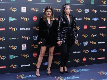 Las 'influencers' Dulceida (izquierda) y Alba Paul, en la gala de premios de Los 40.