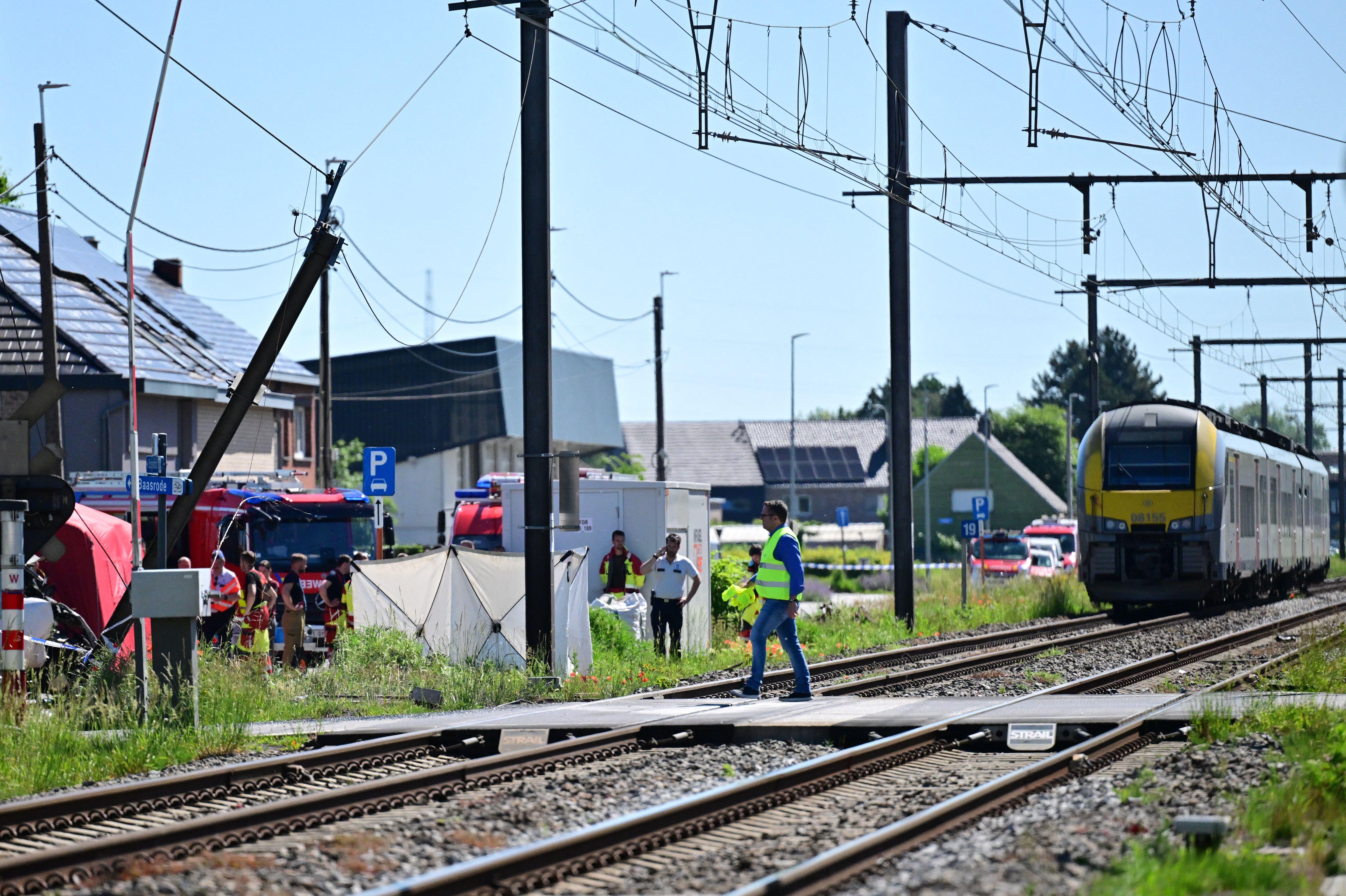 Cuatro muertos en Bélgica por la colisión de un tren con un autobús escolar