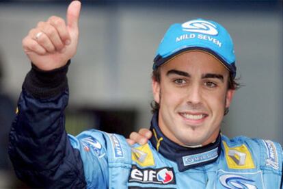 Alonso celebra quedar primero en los entrenamientos del Gran Premio de China.