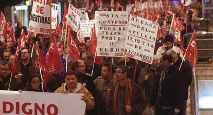 Manifestación de los trabajadores del sector azulejero de Castellón.