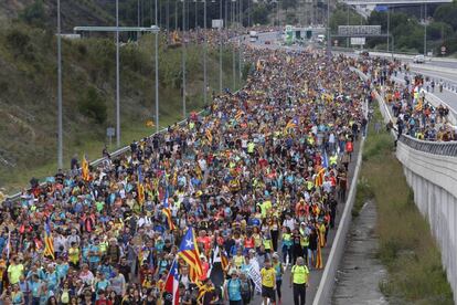 Las marchas de manifestantes han colapsado numerosas carreteras y autopistas en las inmediaciones de Barcelona.