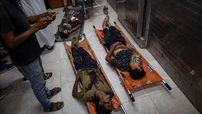 La morgue del campo de refugiados de Jan Yunis, en el sur de Gaza, el sábado.